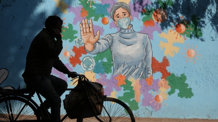 ھندوستان میں کورونا کے یومیہ کیسز میں کمی کا سلسلہ جاری 