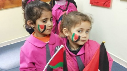 فلسطین کے پرچم سے بھی خو‌ف،اسرائیل نے فلسطینی بچی  کو گرفتار کیا  