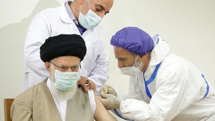 İnqilab Rəhbəri «Kovo İran Bərəkət» vaksininin birinci dozasını vurdurublar +VİDEO