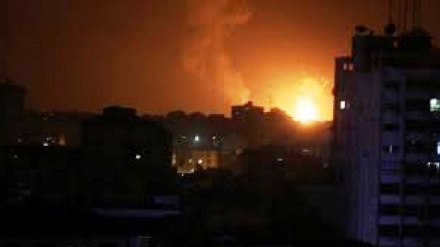 غزہ اور خان یونس میں صیہونی حکومت کا فضائی حملہ 