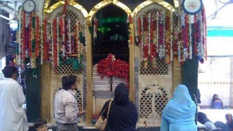 پاکستان، بی بی پاکدامن کے دربار کی تعمیر 