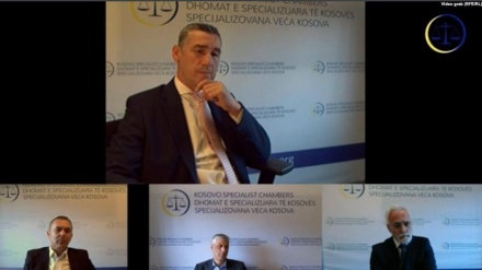 Ish-krerët e UÇK-së dalin para Dhomave të Specializuara