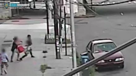 ماں کی آنکھوں کے سامنے بچے کے اغوا کی ناکام کوشش+ ویڈیو