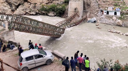 ہندوستان، پہاڑی تودے گرنے سے نو سیاحوں کی موت