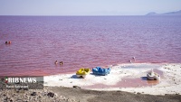 Urmiyə Gölünün rəngi qırmızıya çalır
