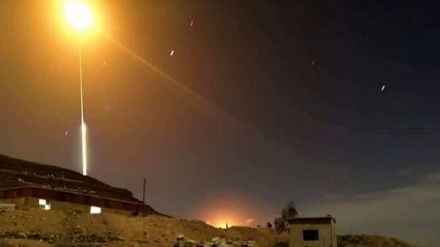 شام ؛ صیہونی جنگی طیاروں کا صوبے حلب کے جنوبی علاقے السفیرہ پر حملہ؛ شام کے اینٹی ایرکرافٹ یونٹ کا جوابی حملہ؛ صیہونی جنگی طیارے فرار ہونے پر مجبور 