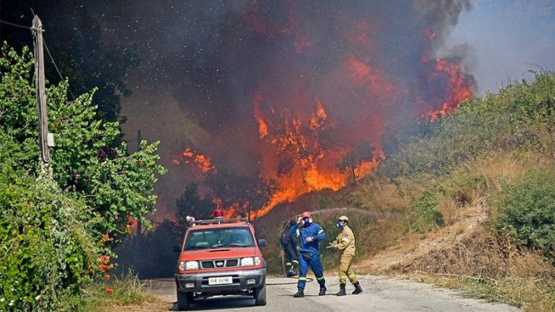 Zjarr i madh në Patra. Një qytetar pëson djegie