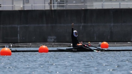 Sportistja iraniane e lundrimit me varkë kualifikohet në fazën e gjysmëfinales në Lojërat Olimpike