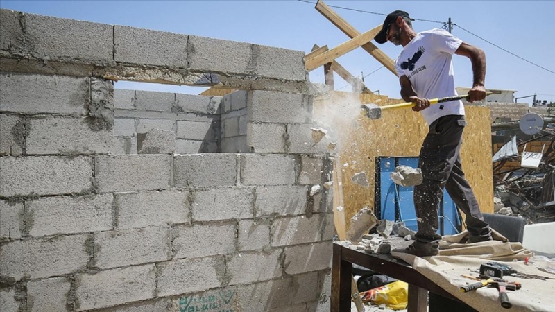 Palestinska porodica primorana da vlastitim rukama sruši svoju kuću