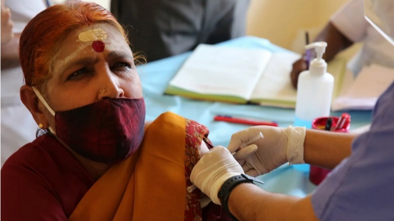 ہندوستان میں کورونا سے یومیہ متاثرین میں کمی، تاہم اموات میں اضافہ 