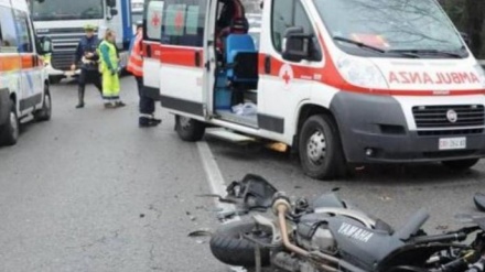 Aksident në Kamëz, humb jetën drejtuesi i motorrit