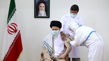Lider Islamske revolucije primio drugu dozu iranske vakcine protiv koronavirusa