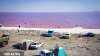 Urmiyə Gölünün rəngi qırmızıya çalır