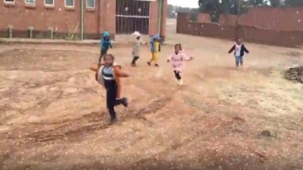 Piştî 50 salan li Afrîqayê berfê lêkir