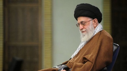 رہبر انقلاب اسلامی نے اسرائیل پر ایران کے جوابی حملے کے لئے  جو شعر پڑھا تھا