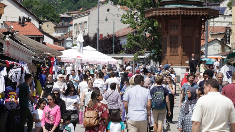 Turisti se vratili u Sarajevo: Ulice pune, sve podsjeća na vrijeme prije pandemije