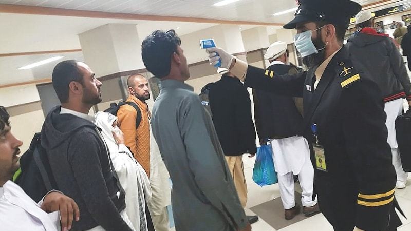 پاکستان میں ہوائی اڈوں پر کورونا چیکنگ بڑھانے کا فیصلہ