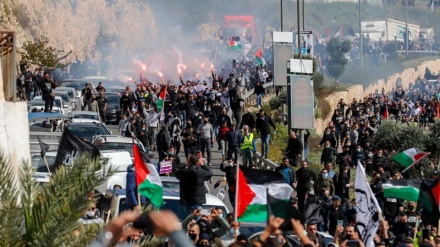 صیہونی حکومت کے خلاف فلسطینیوں میں غم غصہ، سرحد پر پہنچنے کی پر جوش اپیل