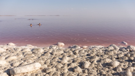 گەشتیاران لە گۆمی ورمێ