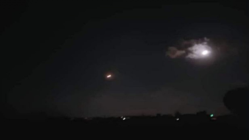 Siria përballet me objektiva armiqësore izraelitë mbi Damask dhe Homs