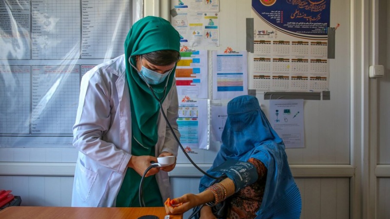 Talibanët 'nuk i lejojnë mjeket të kthehen në punë'