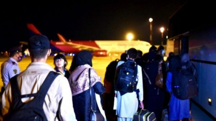 Mbërrin në Rinas avioni i radhës me refugjatë afganë