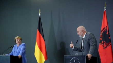 Merkel përqafoi dhe forcoi autokratët në Ballkan