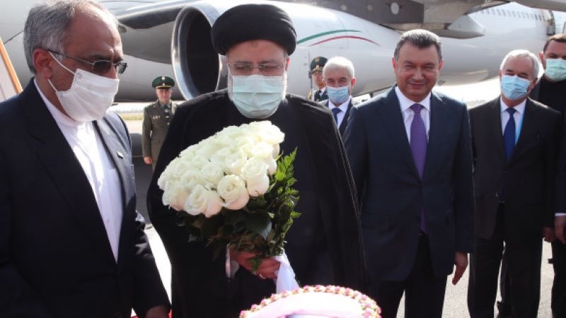 İran prezidenti Tacikistanın paytaxtı Düşənbəyə daxil olub