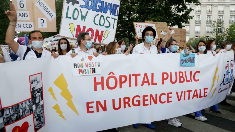 Stafi mjekësor francez proteston në Paris