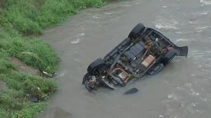 Divjakë, makina bie në kanalin me ujë, humb jetën shoferi