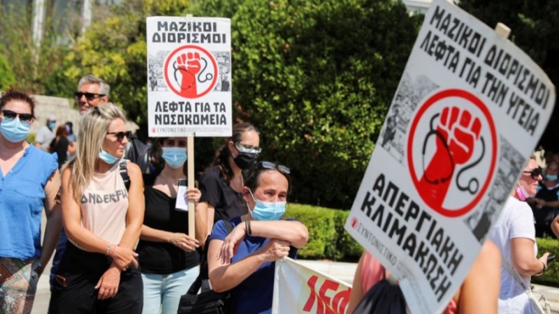 Greqi: 7,000 punonjës të pavaksinuar të Shëndetësisë u pezulluan, tha ministri