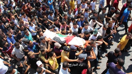 نہتے فلسطینی مظاہرین پر صیہونی فوج کی فائرنگ، ایک نوجوان شہید 