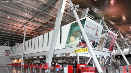 Tentuan të kalonin kufirin me dokumente false, arrestohen 3 persona në Rinas