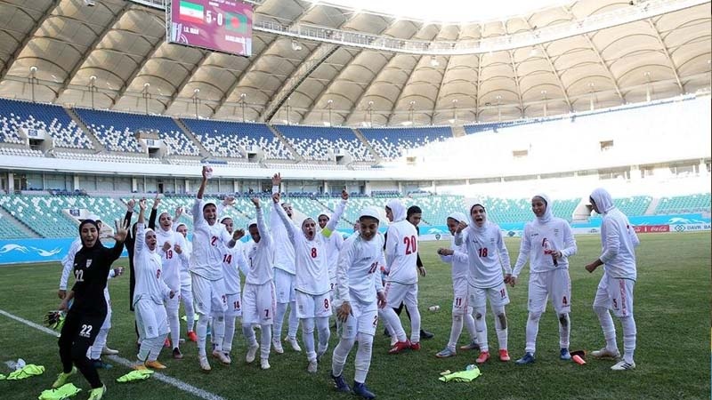 İranın qadın futbolçuları
