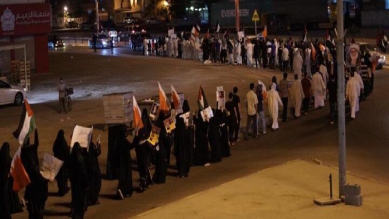 بحرینی عوام کا اپنے قائد شیخ عیسی قاسم کی حمایت میں مظاہرہ، آل خلیفہ کی ظاہری اصلاح کے دھوکے سے کیا خبردار