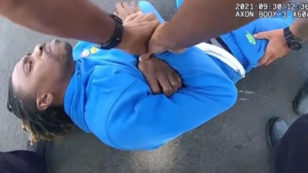 Američki policajci za kosu iz auta izvukli Afroamerikanca paraplegičara 