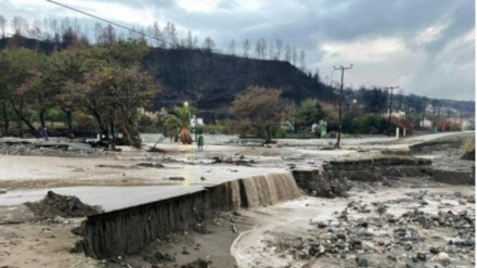 Moti i keq ‘godet’ Athinën, zonat që u përpinë nga zjarret muaj më parë kthehen në lumenj