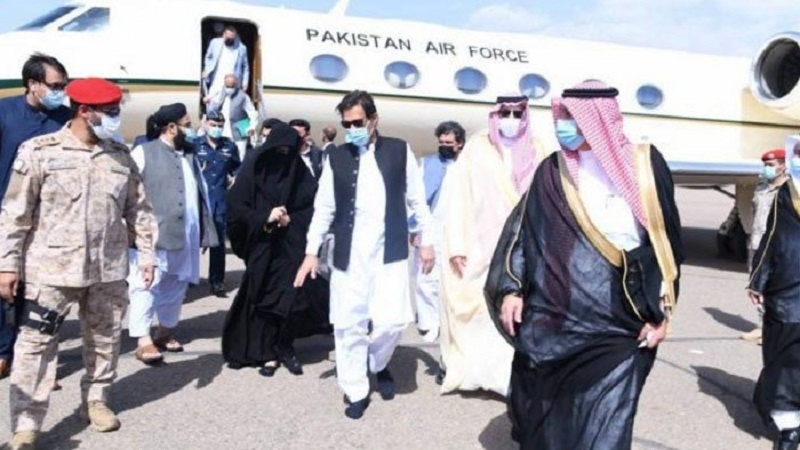 سعودی ولیعہد کی دعوت پر پاکستانی وزیر اعظم ریاض پہنچے