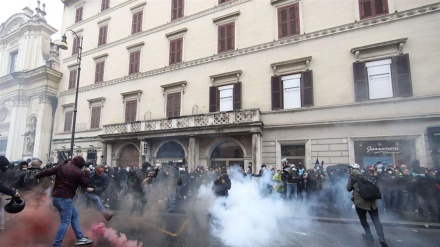 Hiljade osoba protestovale protiv covid propusnica u Rimu