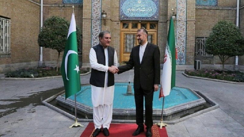 افغانستان کے سلسلے میں پڑوسی ممالک کے اجلاس سے قبل ایران و پاکستان کے وزرائے خارجہ کی ملاقات