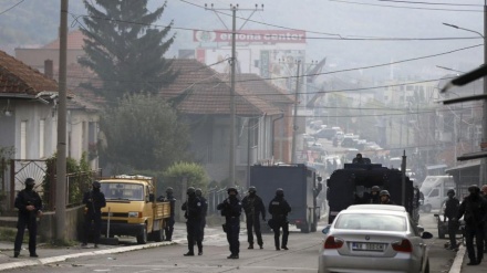 Neredi na Kosovu: Sukobi s policijom, bačene šok bombe