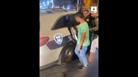 صیہونی فوجیوں نے دس سالہ فلسطینی بچے کو گرفتار کیا۔ ویڈیو