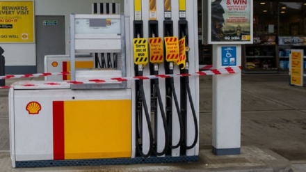 برطانیہ میں ایندھن کا بحران جاری، پٹرول پمپ کے مالکوں کا احتجاج