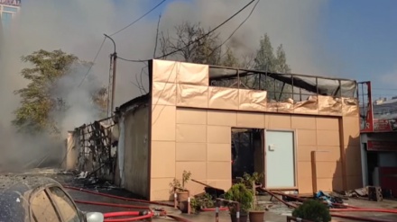 Nərimanov rayonunda ticarət mərkəzi yanıb