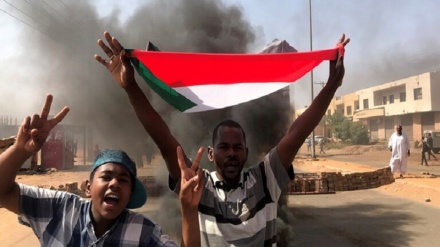 سوڈان، فوجی بغاوت کے خلاف مظاہرے، 3 ہلاک و 80 سے زائد زخمی