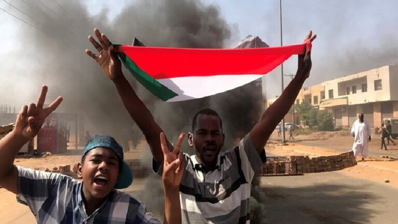 سوڈان، فوجی بغاوت کے خلاف مظاہرے، 3 ہلاک و 80 سے زائد زخمی