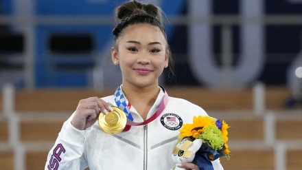 ٹوکیو اولمپک کی گولڈ میڈلسٹ امریکی خاتون کو نسلی تعصب کا سامنا