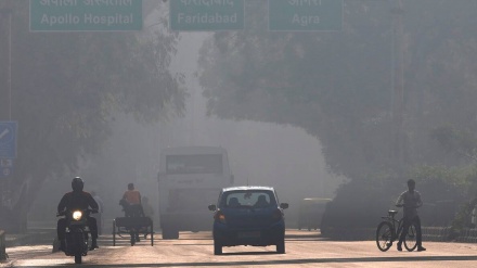 دہلی میں ہوائی آلودگی خطرناک سطح پر، سخت محدودیتیں لاگو