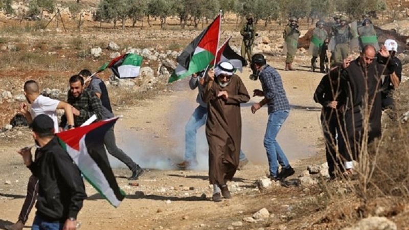 فلسطینی مظاہرین پر صیہونی فوجیوں کا حملہ، ۸۰ سے زائد زخمی