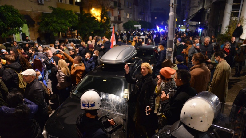 Protesti građana zbog murala Ratka Mladića u Beogradu